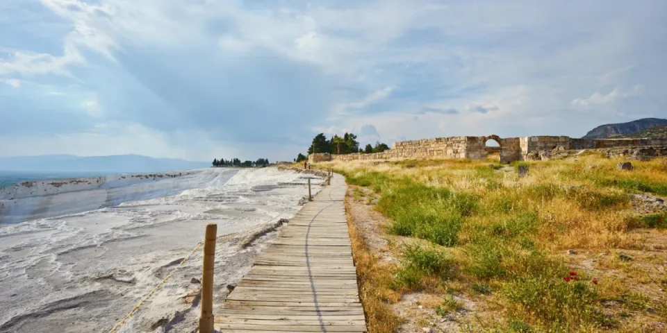 Najlepsze domki nad Bałtykiem dla rodzin: ranking lokalizacji, atrakcje w pobliżu i ceny od 2026 — gdzie wynająć najbliżej plaży i lasu